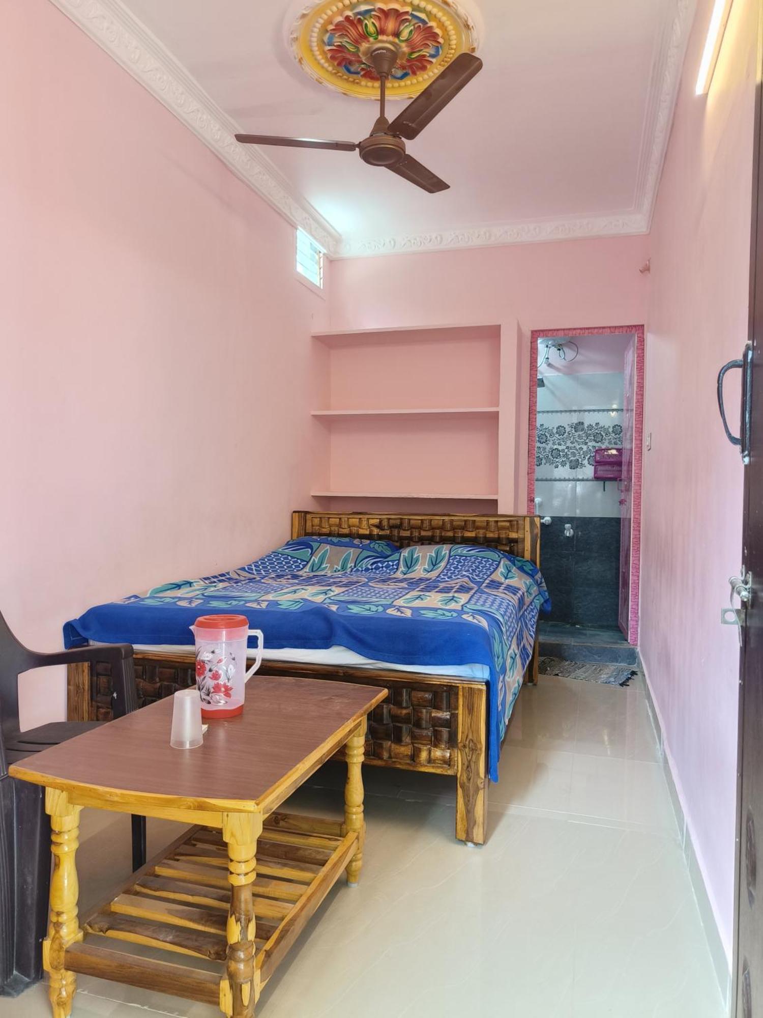 Liya Guest House Tiruvannāmalai Exteriör bild