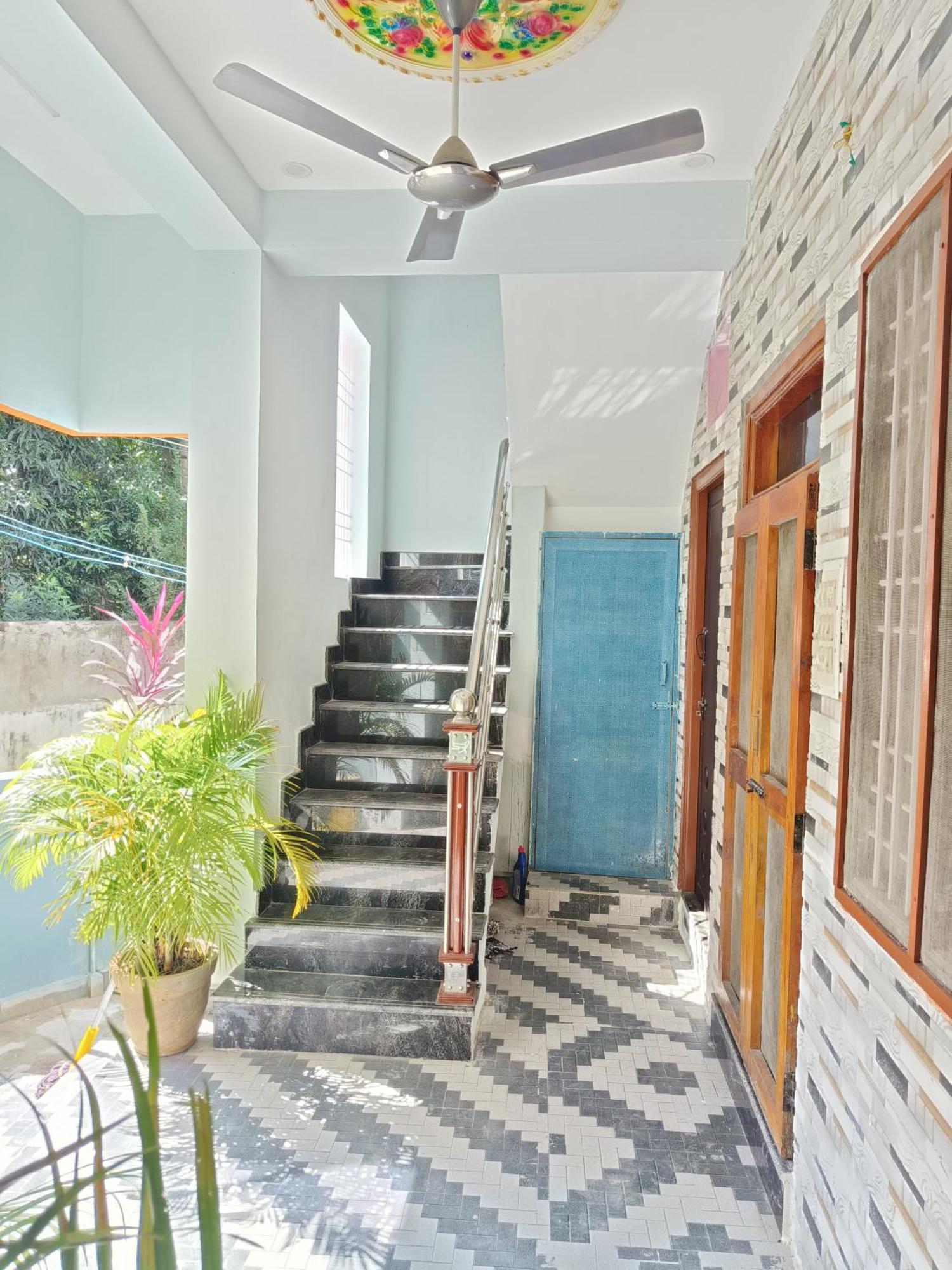 Liya Guest House Tiruvannāmalai Exteriör bild
