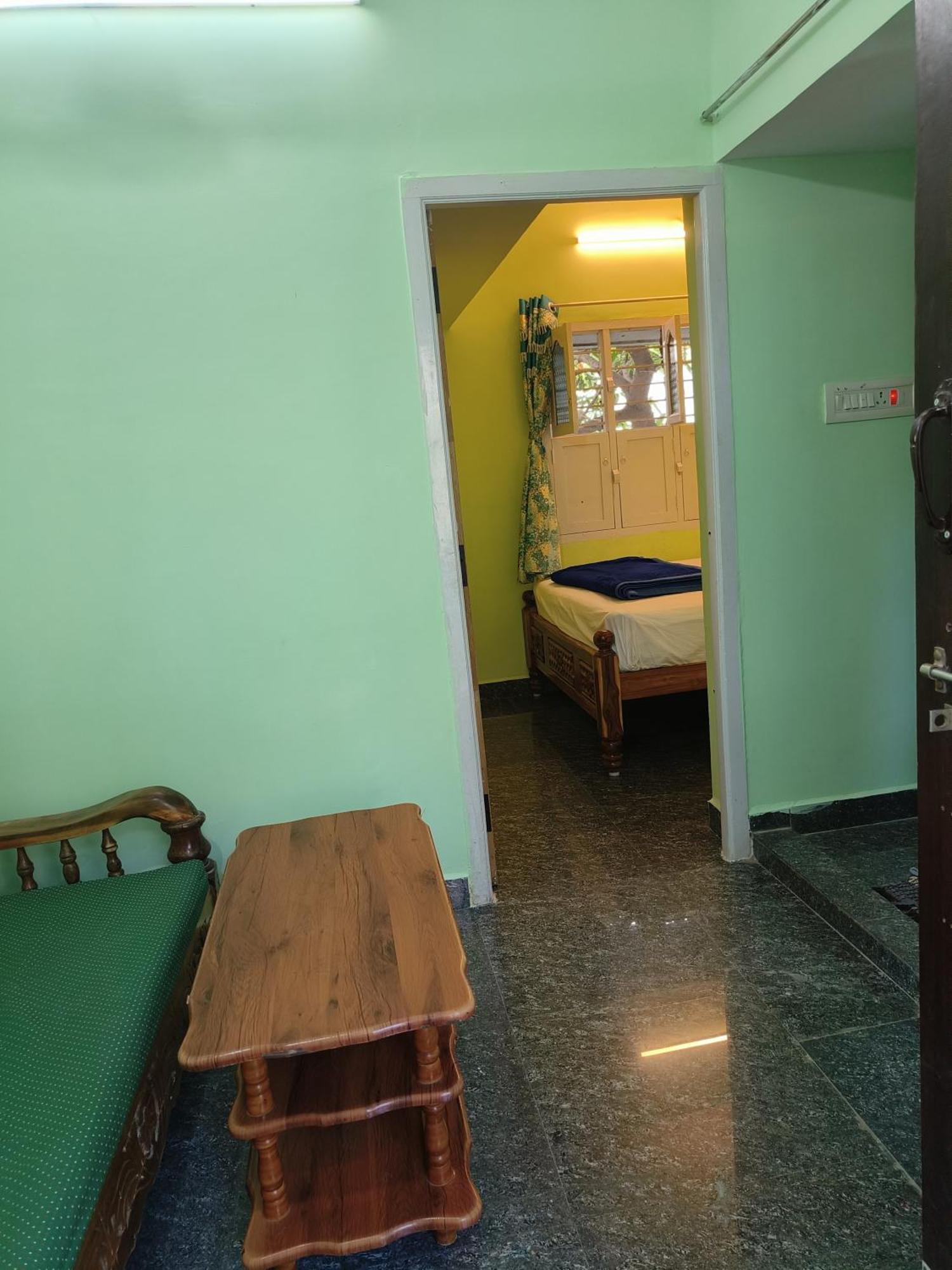Liya Guest House Tiruvannāmalai Exteriör bild