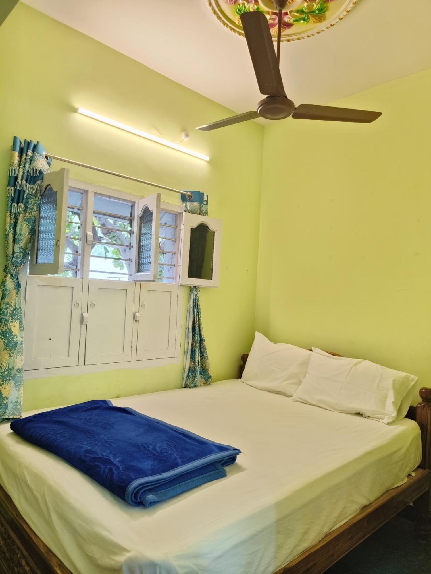 Liya Guest House Tiruvannāmalai Exteriör bild