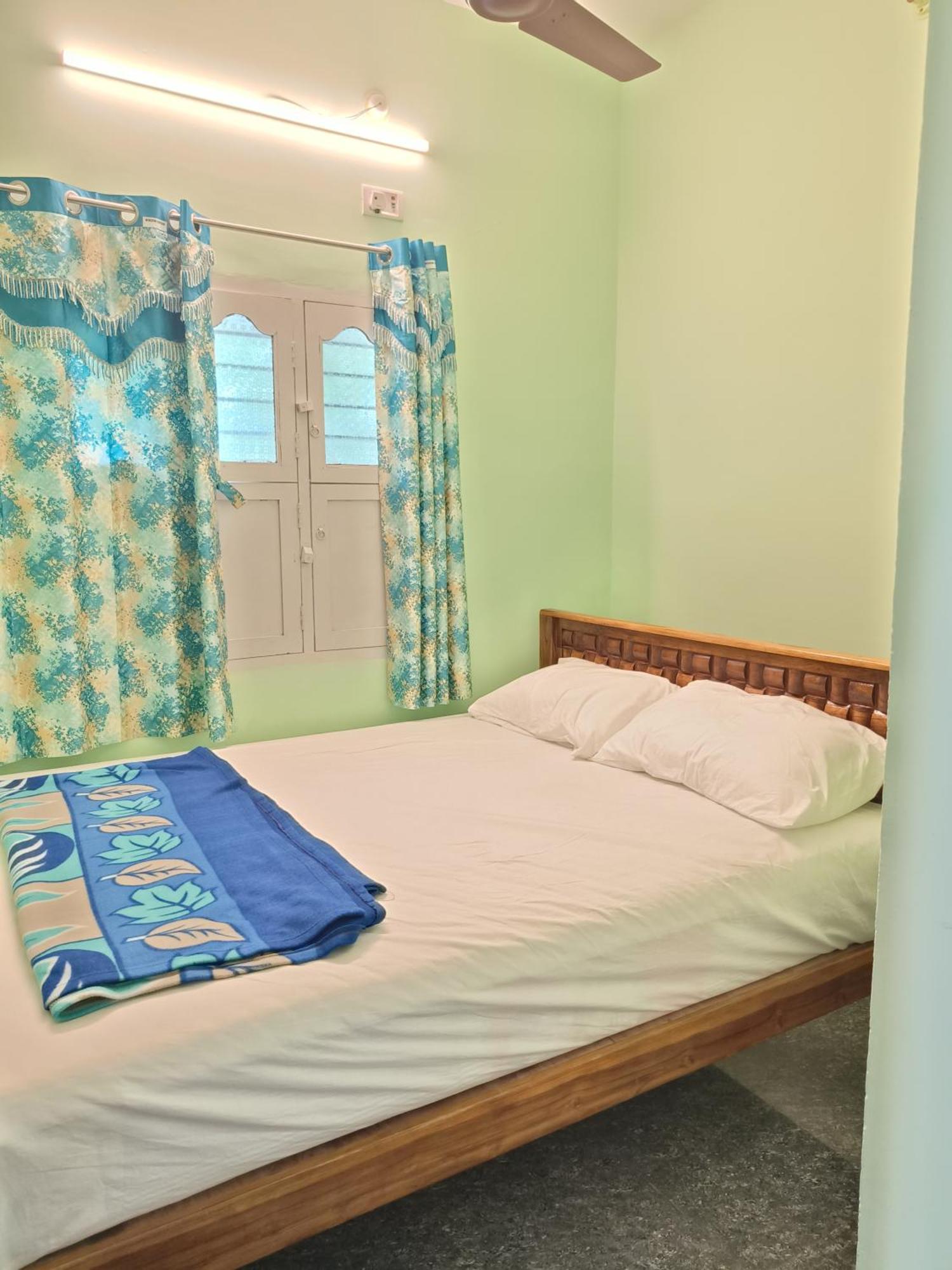 Liya Guest House Tiruvannāmalai Exteriör bild