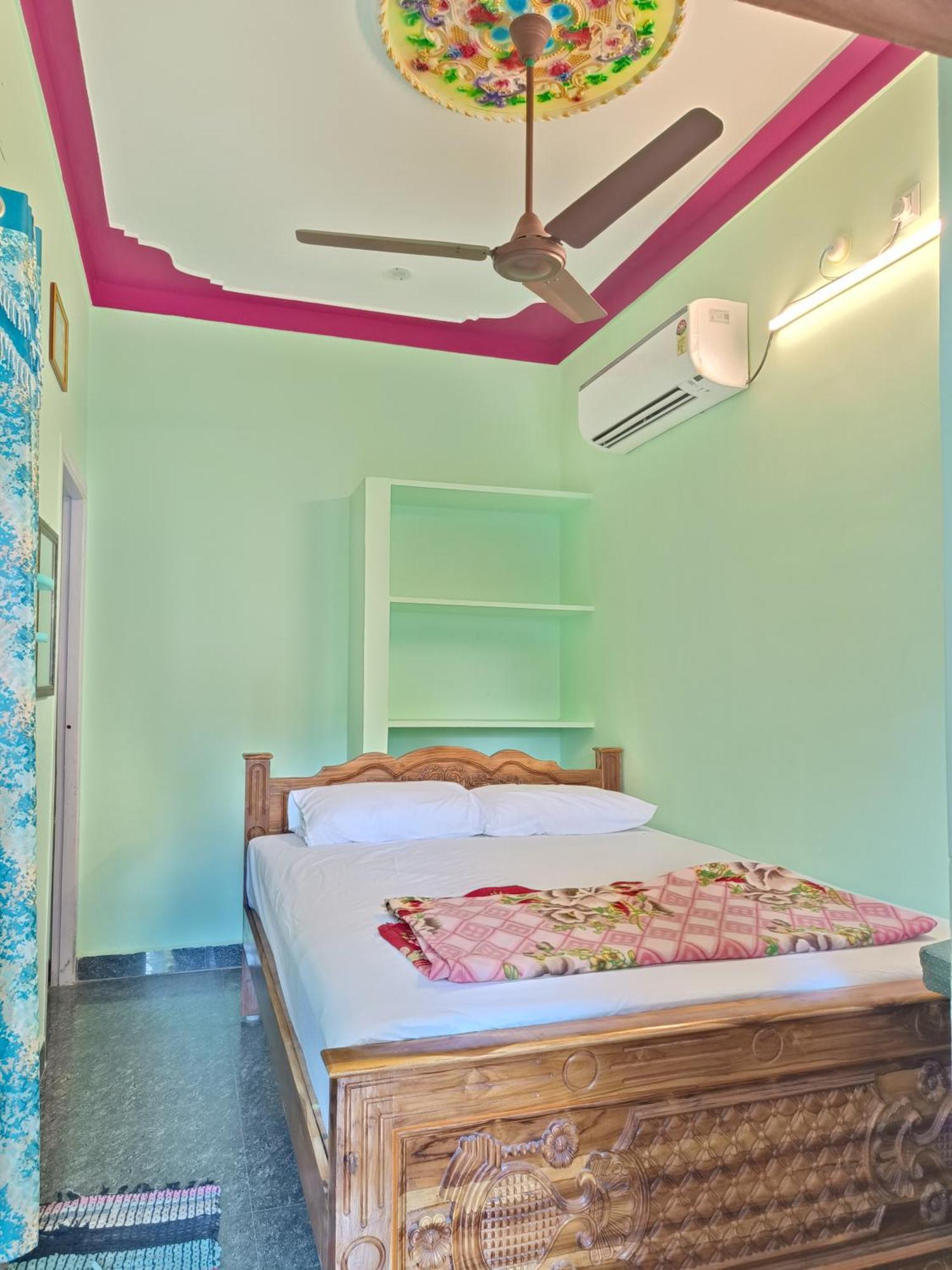 Liya Guest House Tiruvannāmalai Exteriör bild