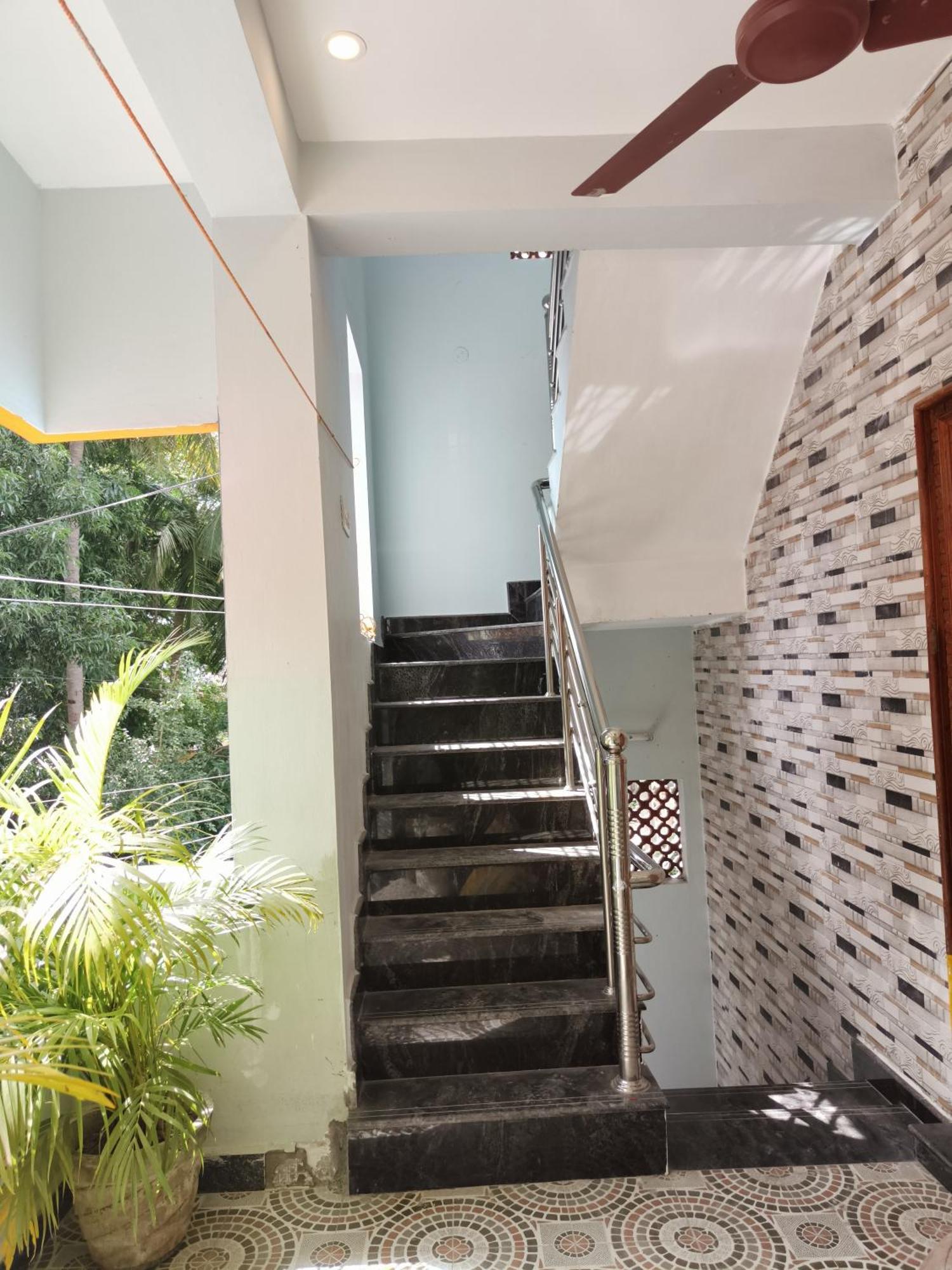 Liya Guest House Tiruvannāmalai Exteriör bild