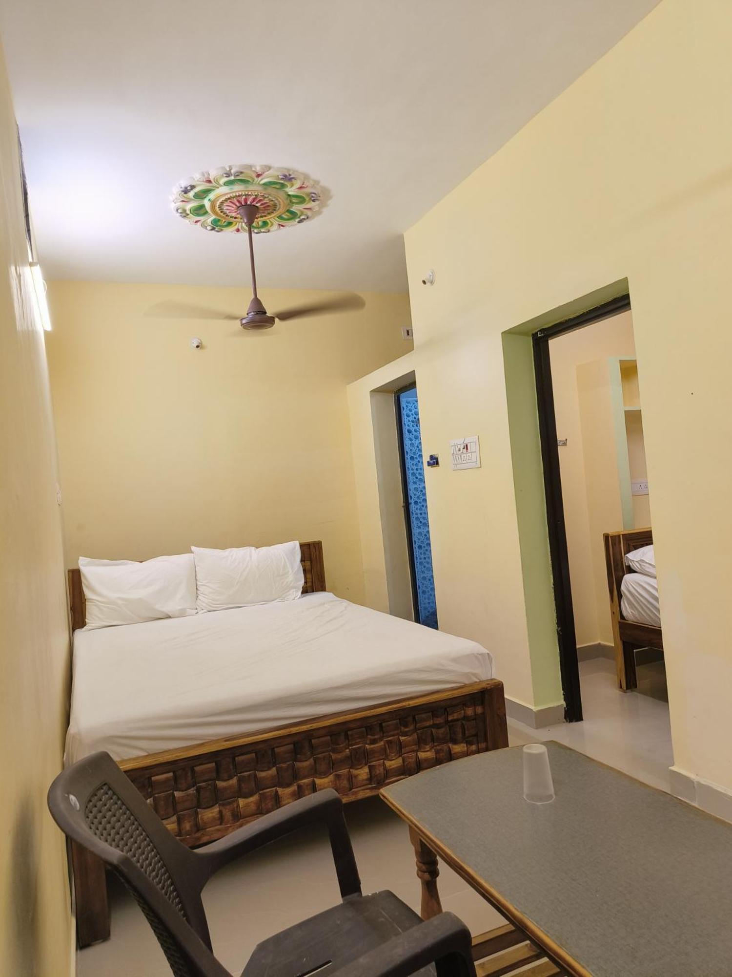 Liya Guest House Tiruvannāmalai Exteriör bild