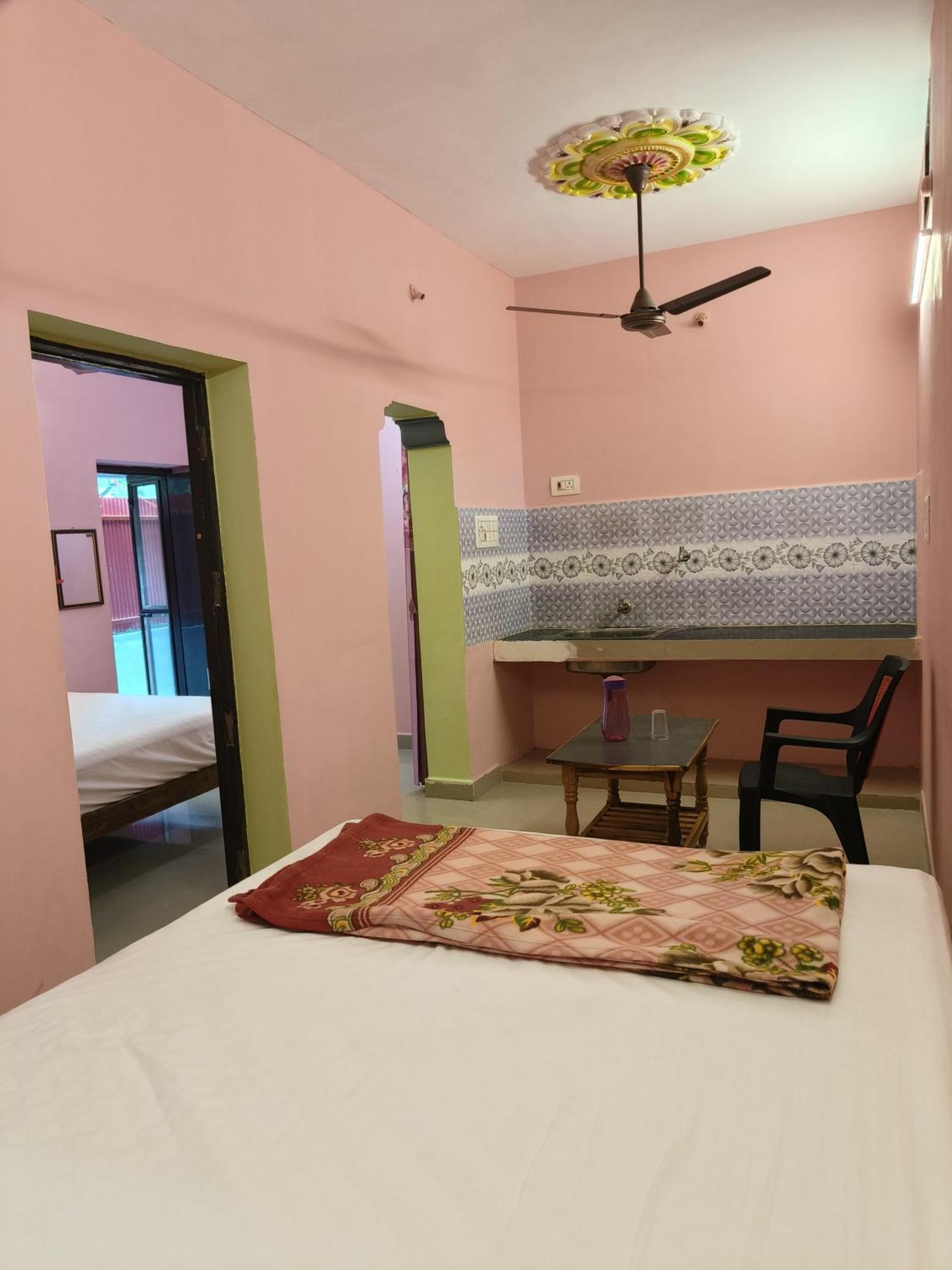 Liya Guest House Tiruvannāmalai Exteriör bild