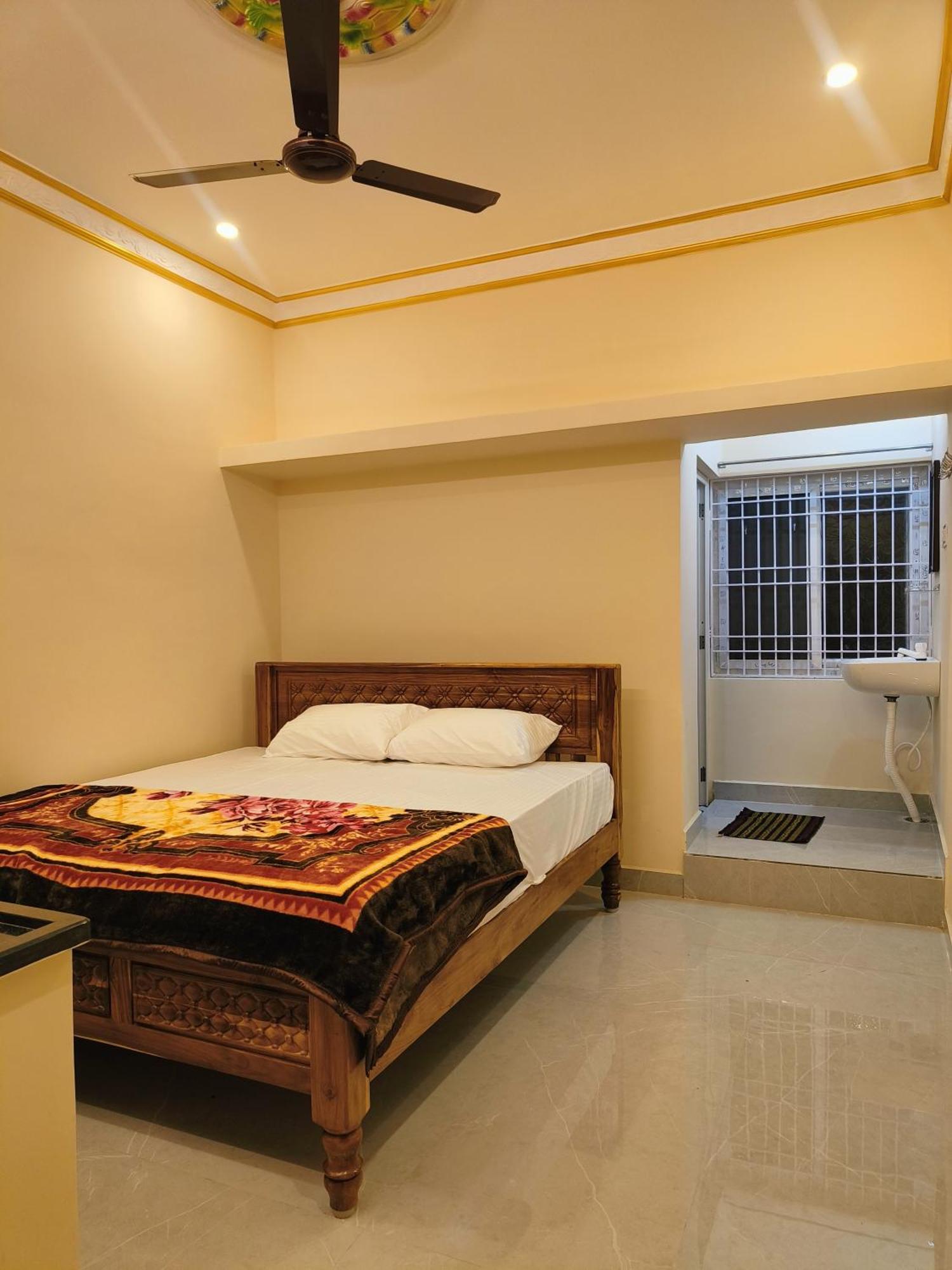 Liya Guest House Tiruvannāmalai Exteriör bild