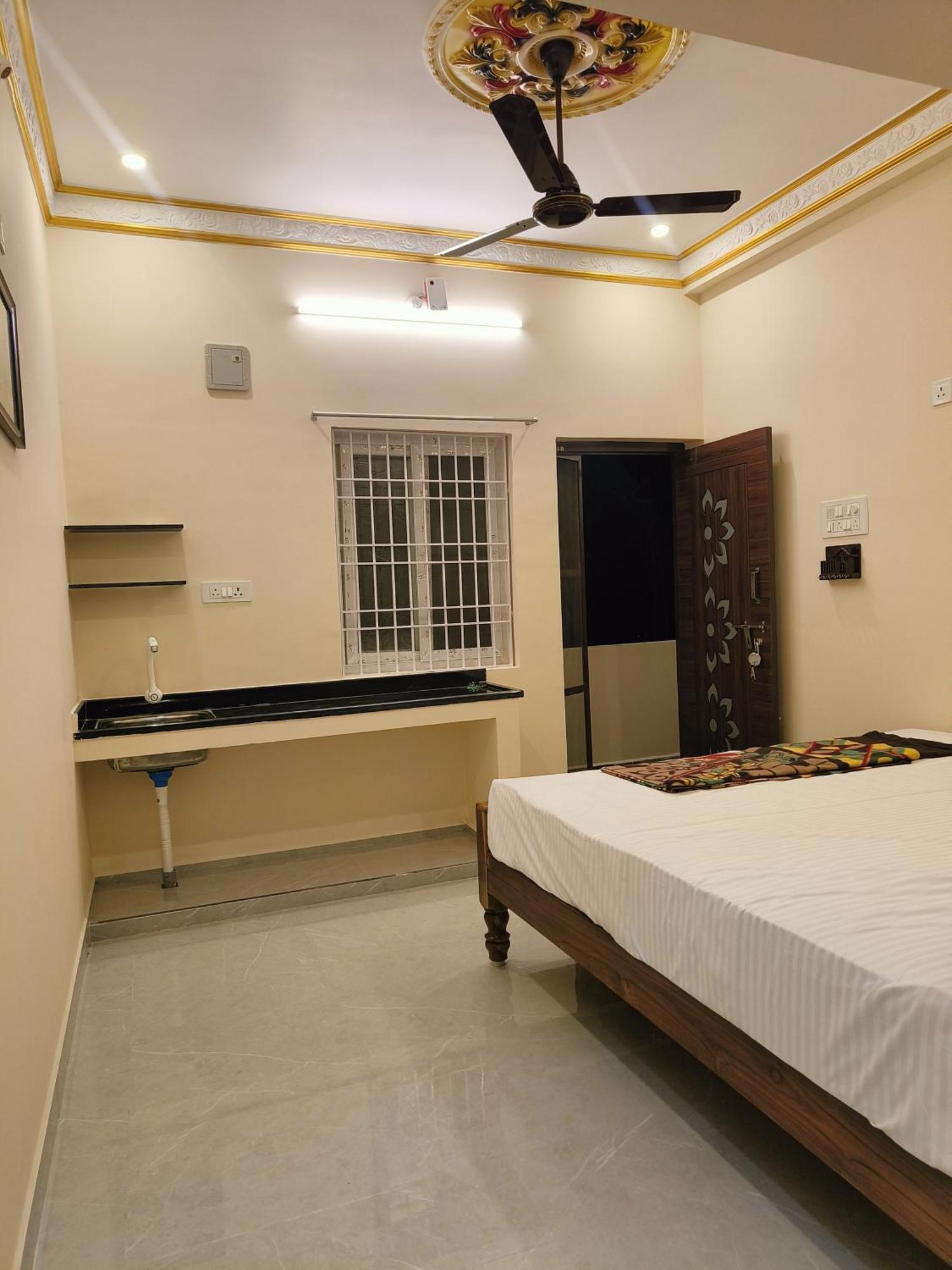 Liya Guest House Tiruvannāmalai Exteriör bild